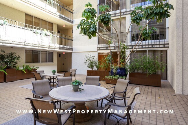 Building Photo - Expansive La Jolla Village 2 Bedroom at De...