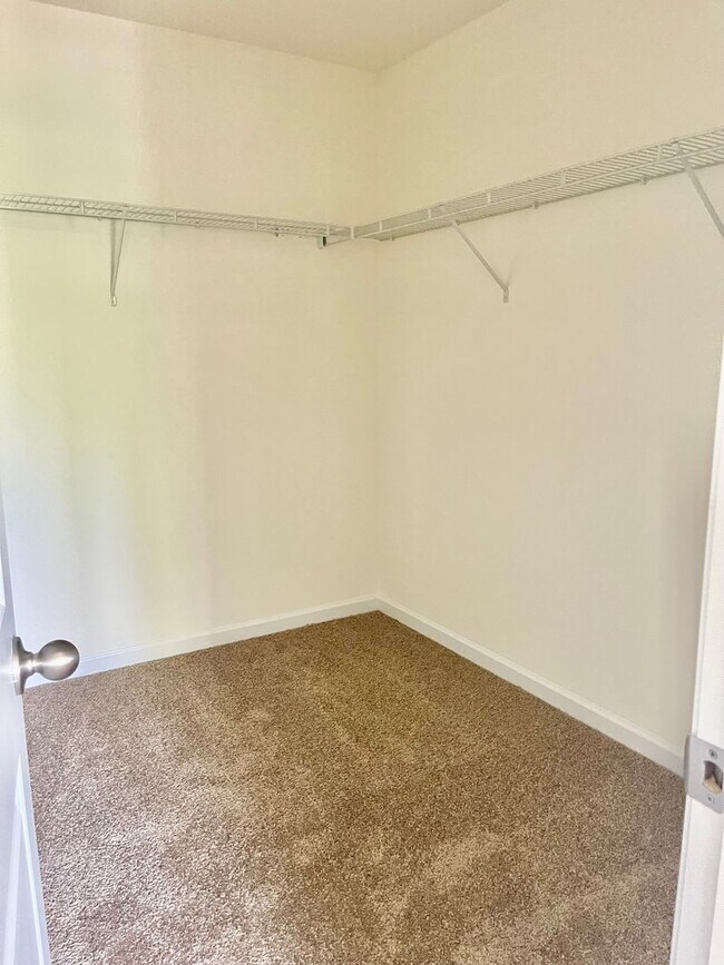 Building Photo - Available Now – Spacious 4BR Home on 1.5 Acres in Rural Hall!