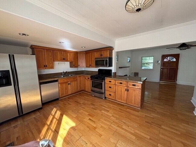 Building Photo - Charming 2+1 house for rent with small yar...