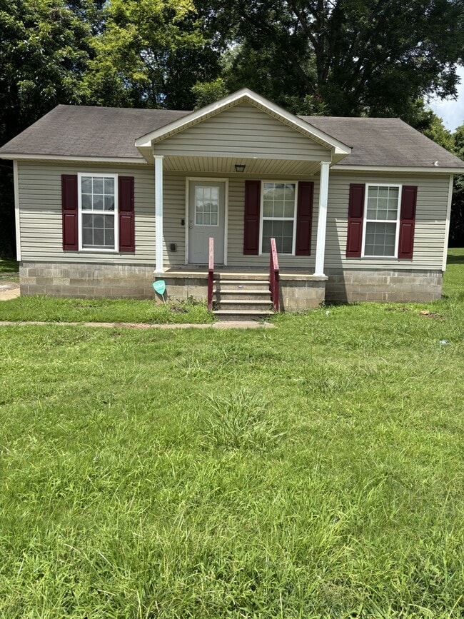 Primary Photo - 221 N College St