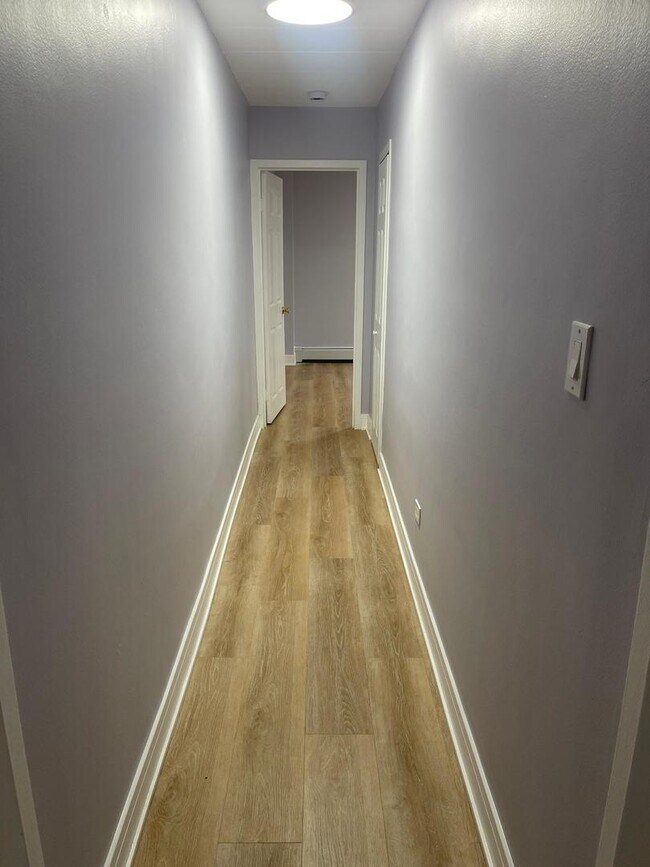 Building Photo - 6161 N Hoyne Ave