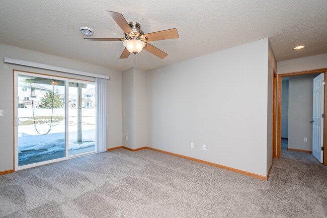 Building Photo - 1890 Goose Lake Cir