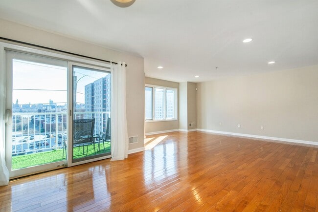 Building Photo - 19 Legend Hills Dr