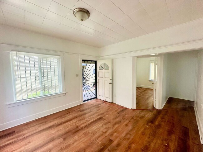 Building Photo - 732-738 Gaviota LB