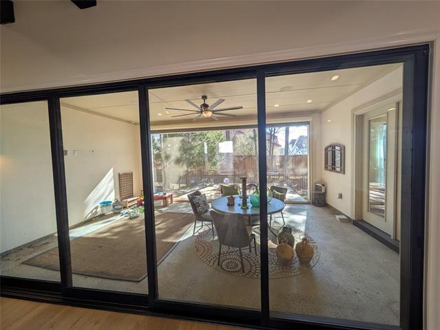 Building Photo - 913 Jamestown Ln