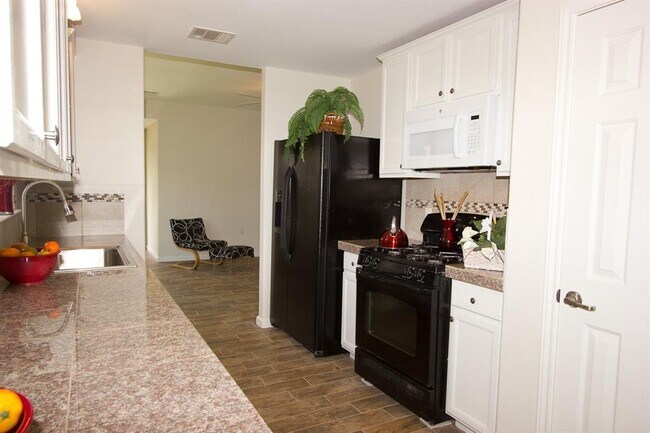 Building Photo - 7304 S Glenn St