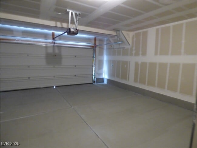 Building Photo - 9428 Emerald Mesa St