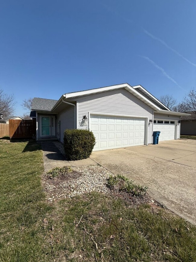 Building Photo - Newly Listed Chatham 3 Bedroom 2 Bath