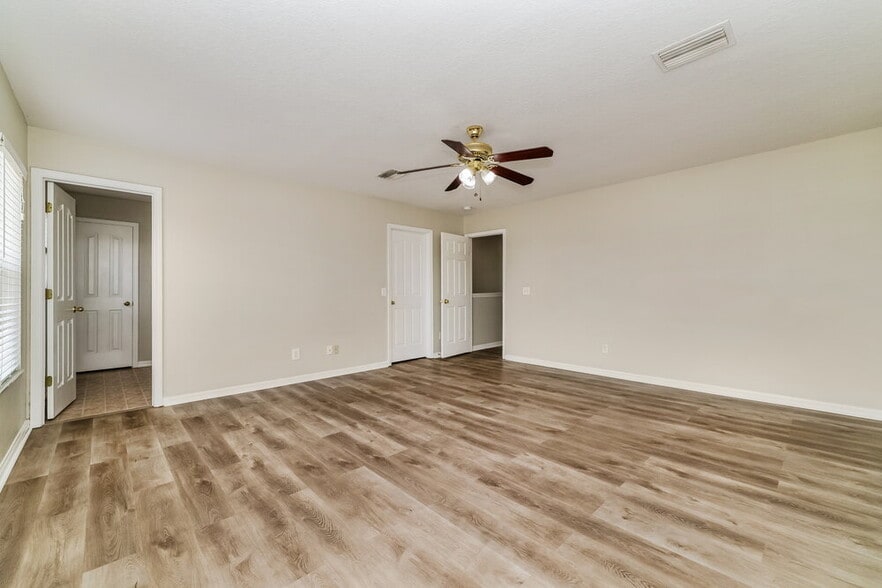 Building Photo - 11050 Golden Silence Dr