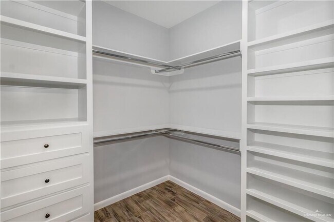 Building Photo - 13 Magnolia St