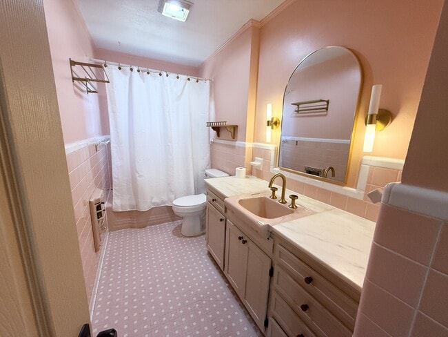 Building Photo - 1100 W Grand Ave