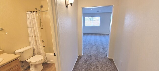 Building Photo - Circle Cross