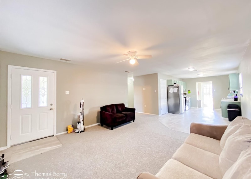 Building Photo - 342 Meander St