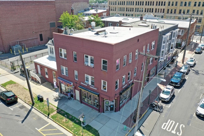 Building Photo - 516 Summerfield Ave