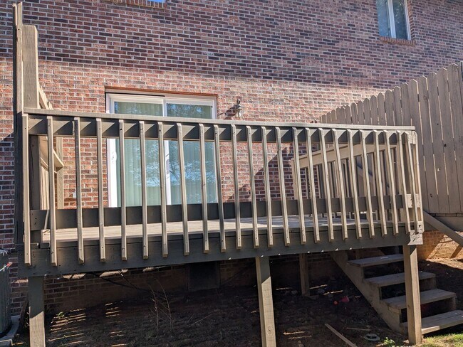 Building Photo - Beautiful 3 Bedroom, 2.5 Bathroom Condo