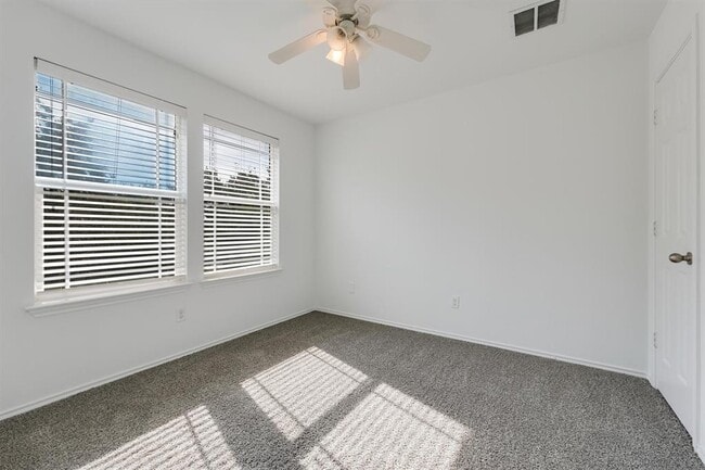 Building Photo - 1706 Sand Hills Dr