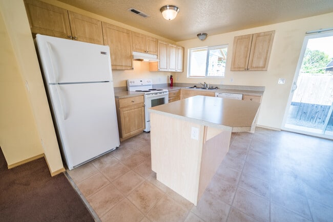 Building Photo - Newer 3 Bedroom Home for Rent
