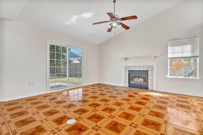 Building Photo - 3 Bedroom in Bluewater Bay!