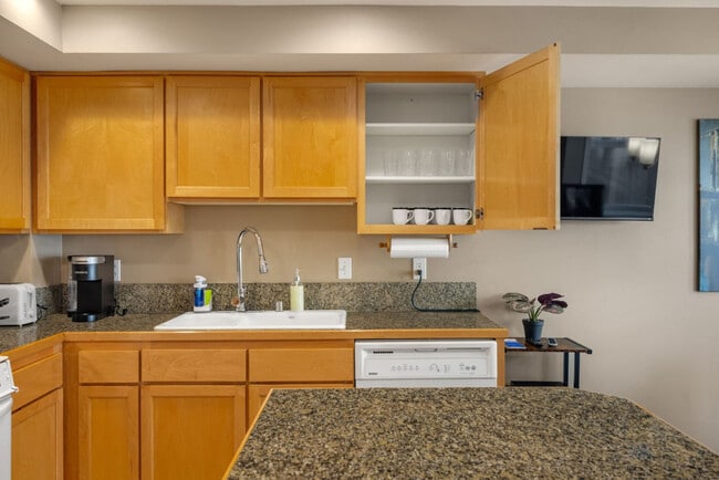 Building Photo - 931 N 35th St