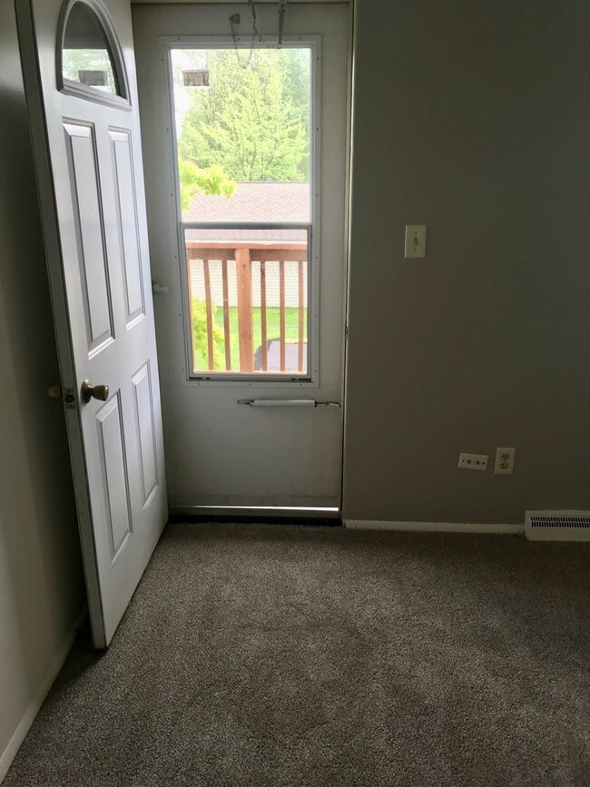 Building Photo - 742 Fairwood Dr