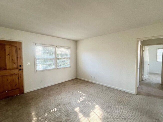 Building Photo - 4256 Noyes St