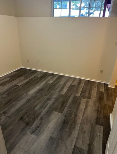 Building Photo - 26 Iris Ct