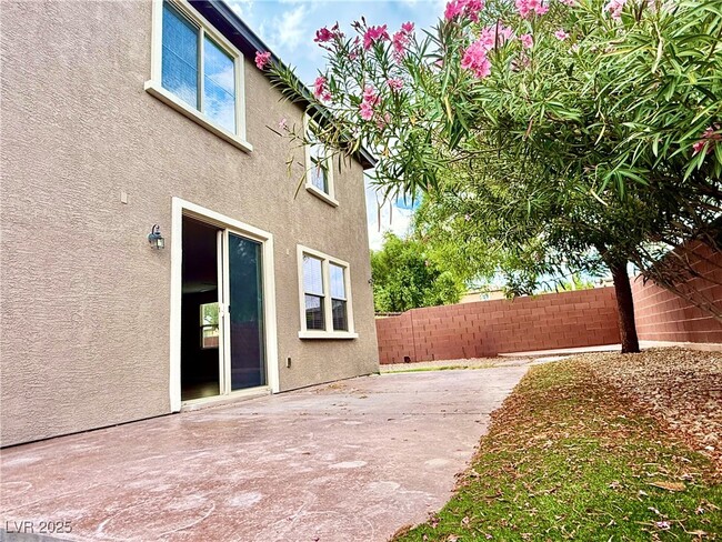 Building Photo - 5580 Spiceberry Dr