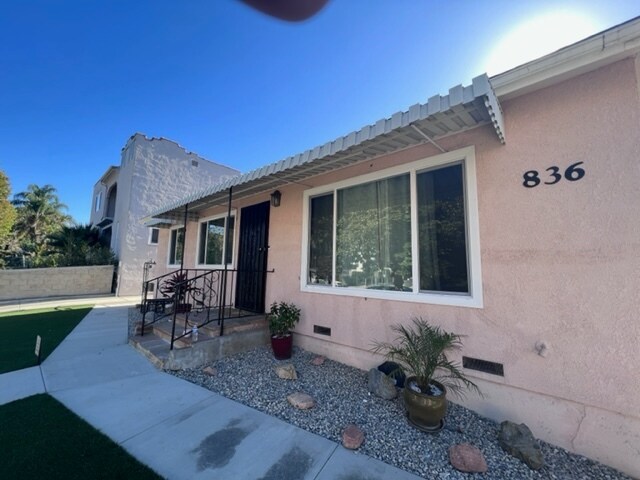 House front unit #1 - 836 N Fuller Ave