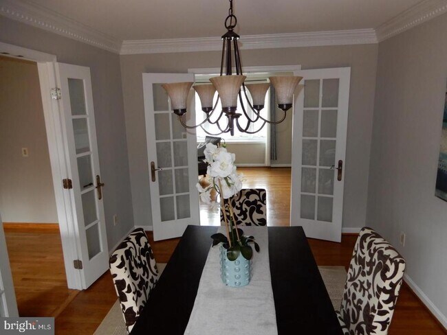 Building Photo - 7115 Warbler Ln
