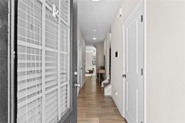 Building Photo - 2830 Ridgeview Dr