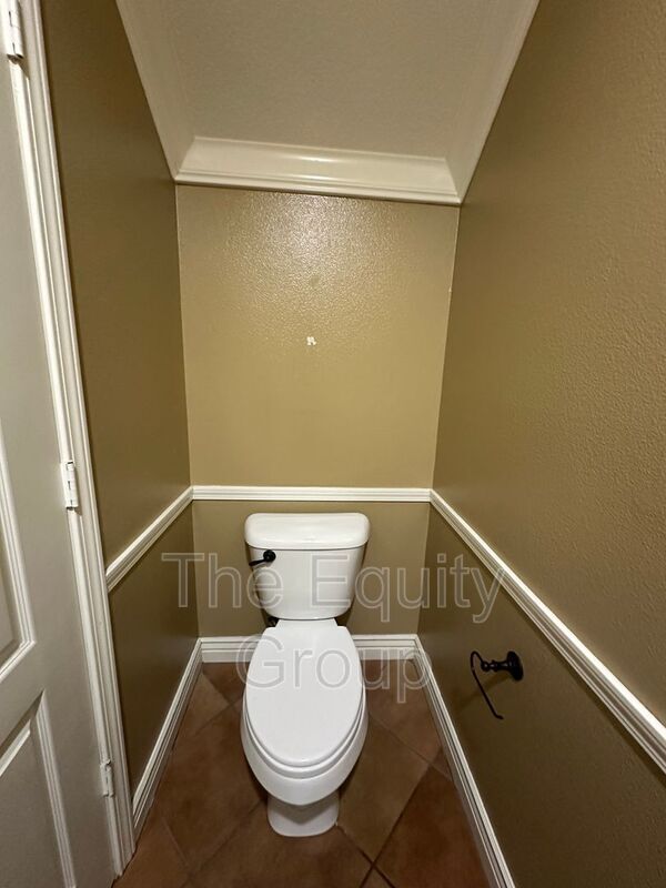 Building Photo - 3842 W Buena Vista Ave