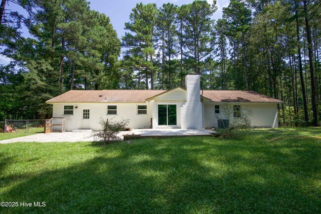 Building Photo - 906 N Glenwood Trail