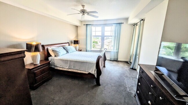 Building Photo - Annual (furniture Optional) furnished/Seasonal/short term 2 bedroom 2 bath In the Renaissance