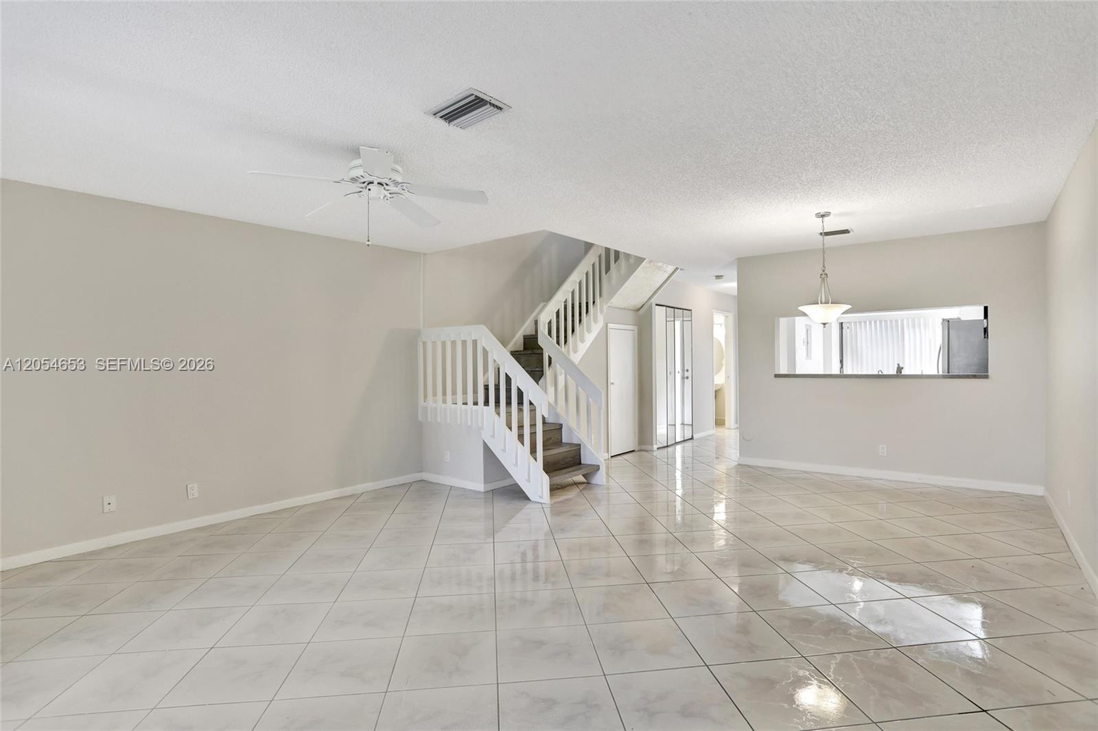 Building Photo - 4615 Carambola Cir S