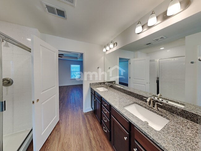 Building Photo - 6192 Bridlewood Ln