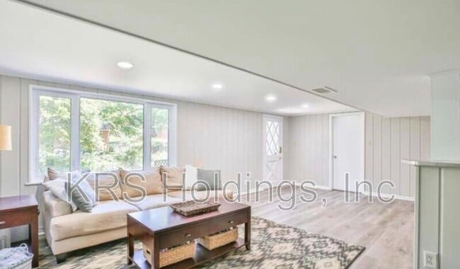 Building Photo - 7110 Murray Ln