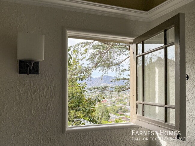 Building Photo - 1401 Dartmouth Dr
