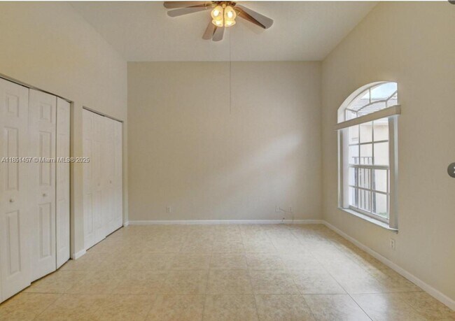 Building Photo - 8291 Hampton Wood Dr