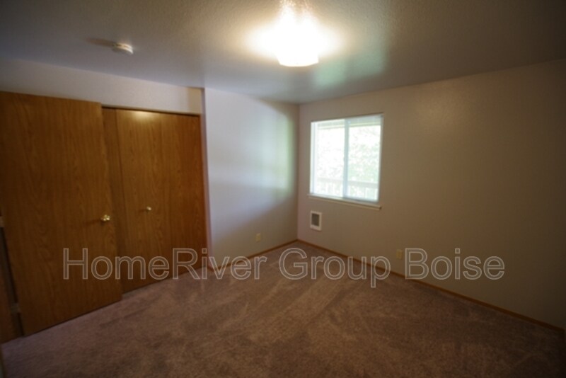 Building Photo - 262 N Latah St