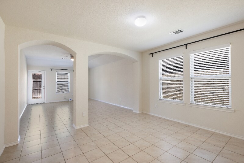 Building Photo - 910 Amber St