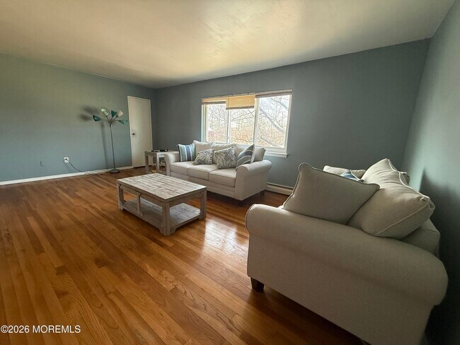 Building Photo - 5 Juniper Ln