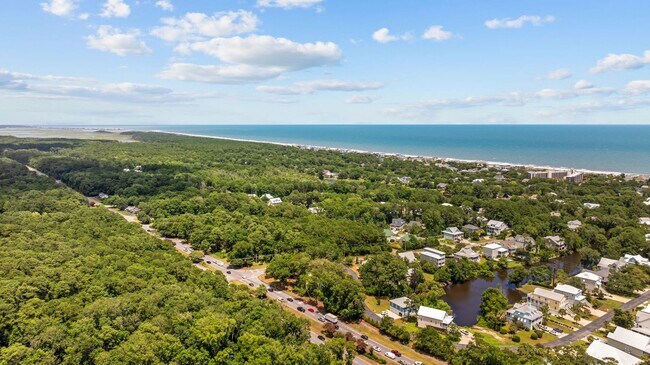 Building Photo - Gorgeous Custom Home Available for Snowbir...