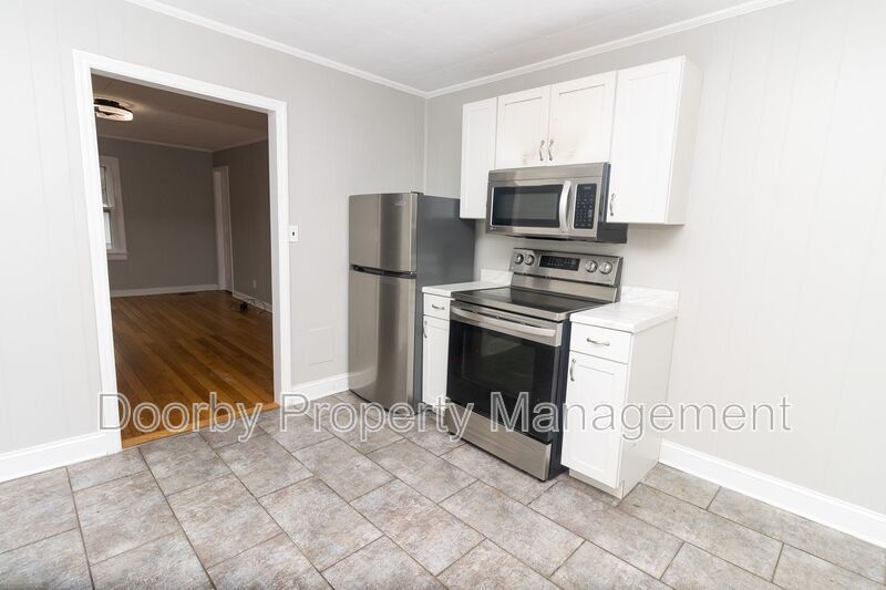 Building Photo - 640 Lupton Dr