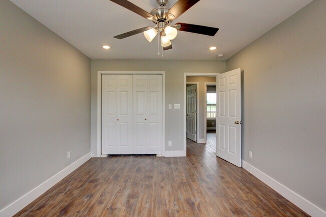 Building Photo - 5821 Highland Lick Rd