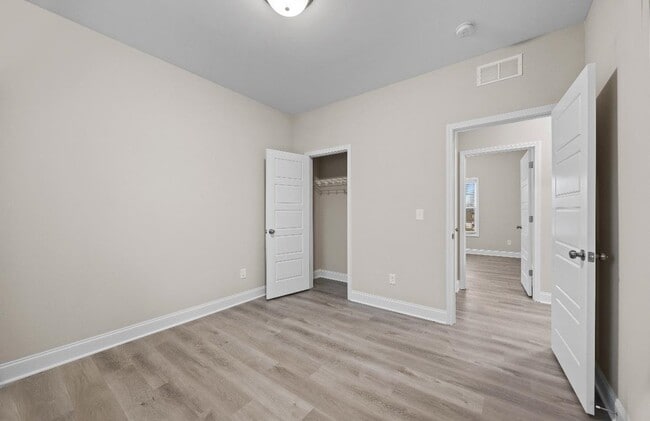 Building Photo - 1112 Andover Dr