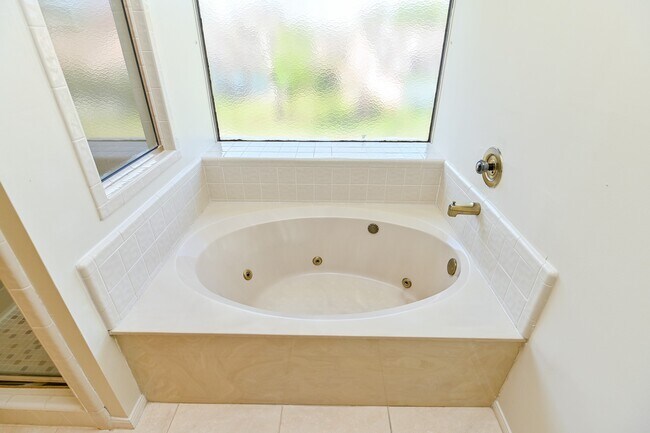 Building Photo - 3410 Streamside Ln