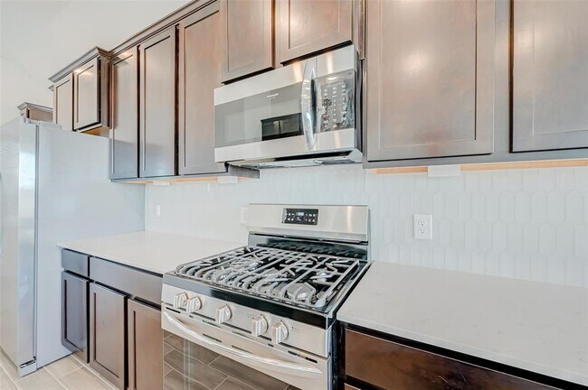 Building Photo - 2223 Rustboro Dr