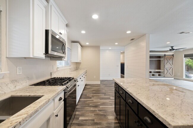 Building Photo - 1212 S Demaree St