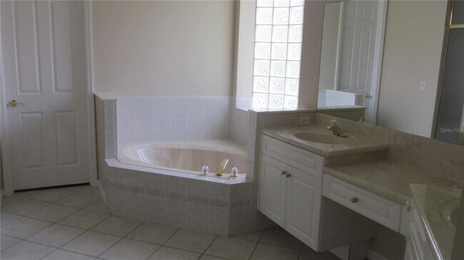 Building Photo - 8807 Oak Landings Ct