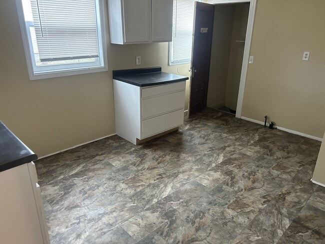 Building Photo - 3 Bedroom House